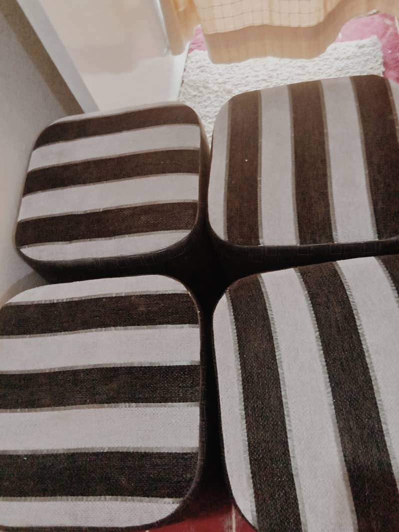 4 piece Ottoman puffy seats in 7500/- 1