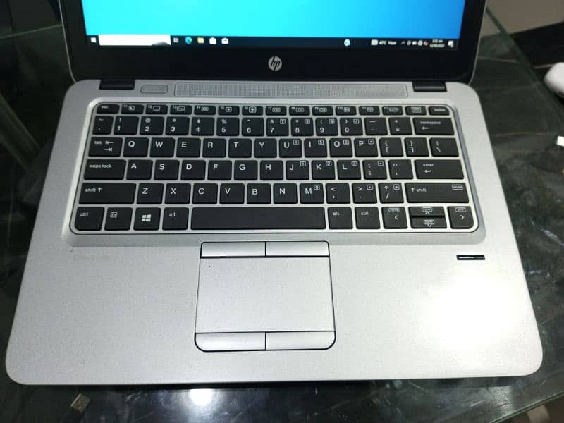 HP Elitebook 820G3 i5 6th Gen 8GB RAM , 256GB SSD ! 2