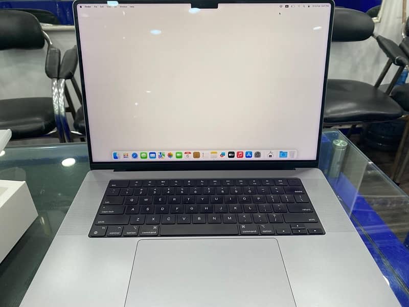 MacBook Pro M1 / 16GB 1TB/ M1 Pro / 16” 4