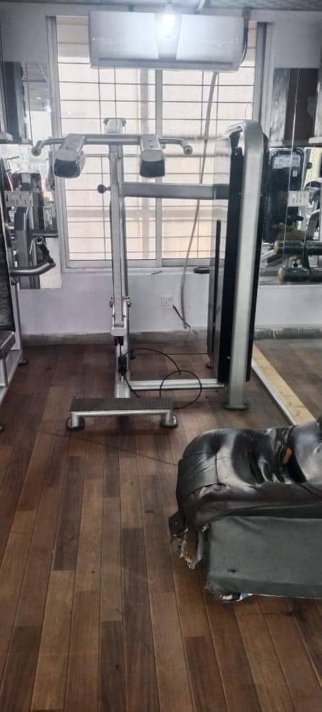 gym machines \ gym setup / gym wholsale dealer / local gym satup 4