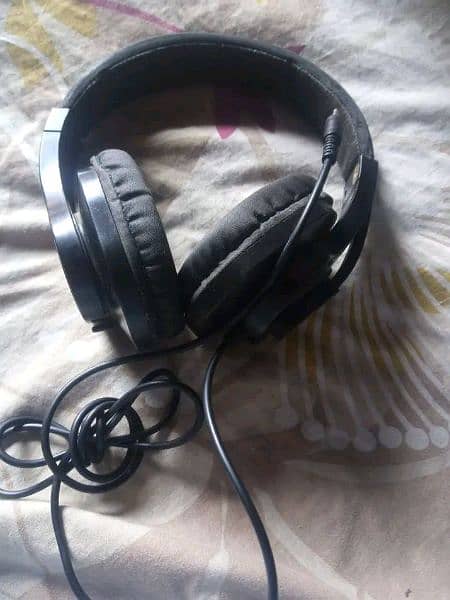 Headset (with microphone) 1