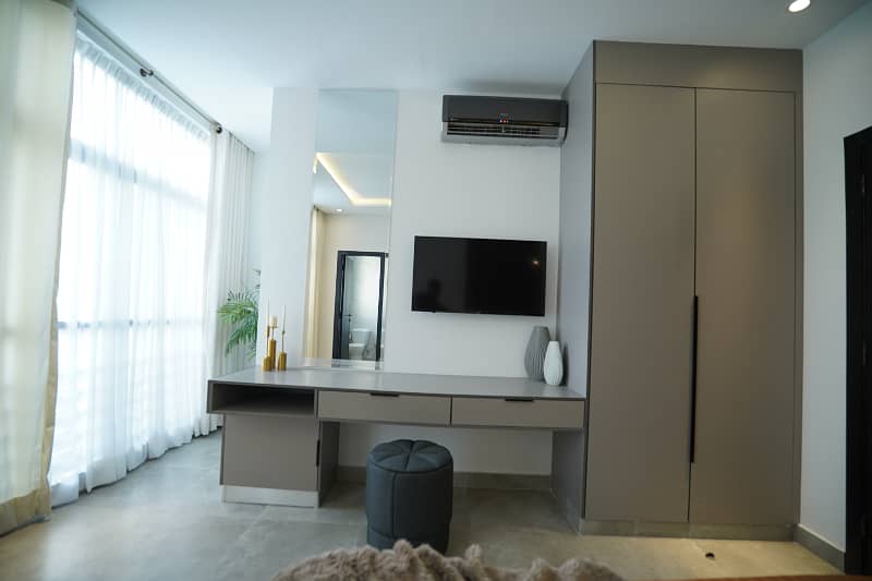 Luxurious 2-Bed Apartment in Gulberg III Block L - Easy Installments Available- Owner is Needy! 6