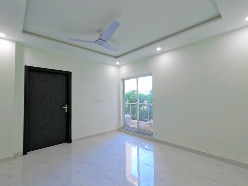 Luxury Living In Prime Location - Affordable 1 Bed Apartment In Landbreeze Society, Lahore 40