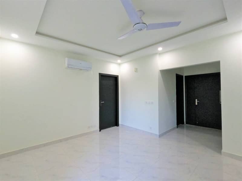 Luxury Living In Prime Location - Affordable 1 Bed Apartment In Landbreeze Society, Lahore 41