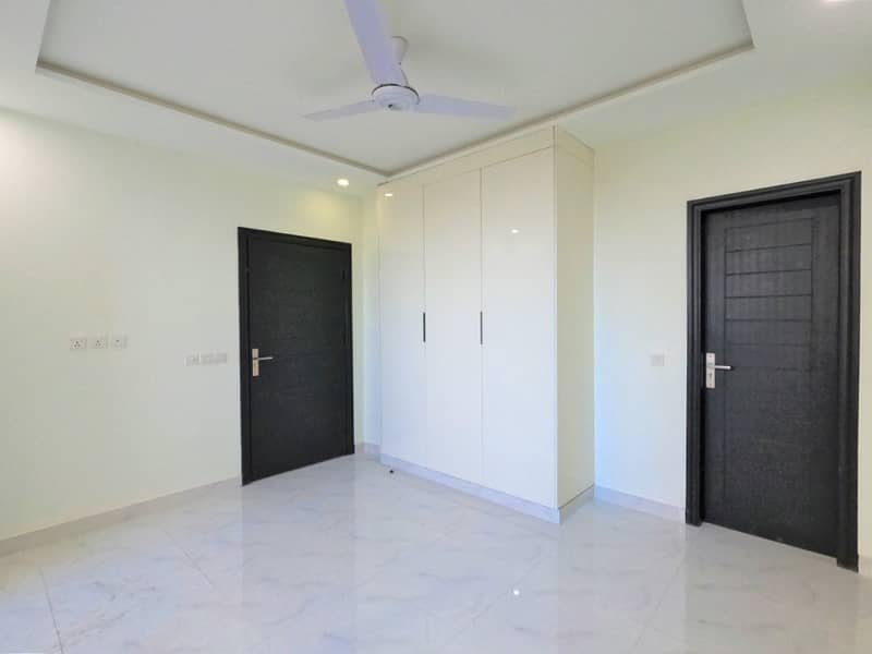 Luxury Living In Prime Location - Affordable 1 Bed Apartment In Landbreeze Society, Lahore 43