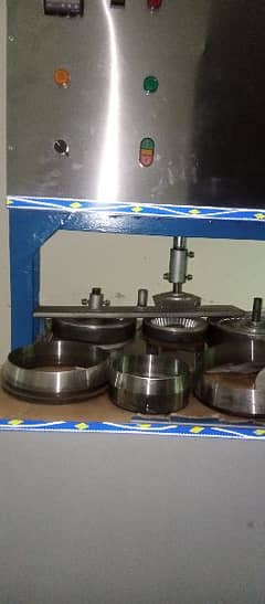 Disposable paper plates making machine