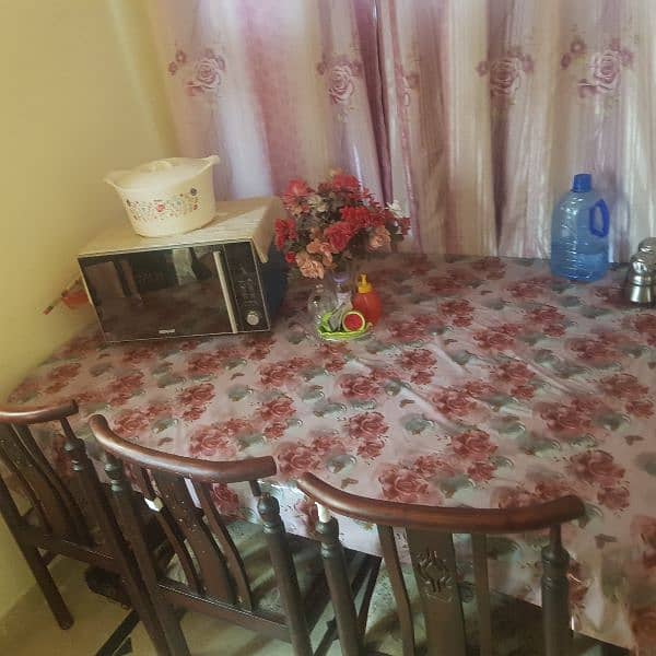 Dining table 0