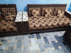 5 siter sofa chinote style condition 10 by 9