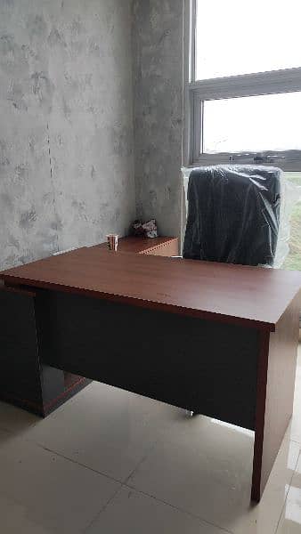 Executive Table brand new 3