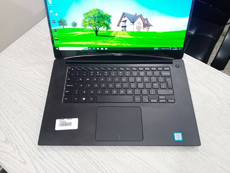 Dell precision 5520 core i7-6820hq 4gb Nvidia 15.6 inch 1080 bezelless 2