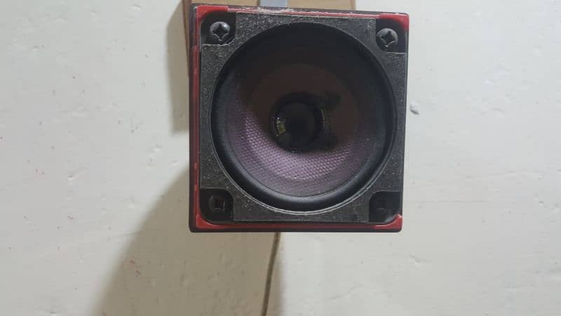 boss red line speakers 0