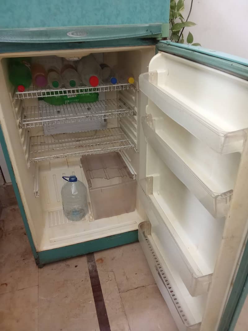Fridge Large Sized in Excellent Working Condition 2
