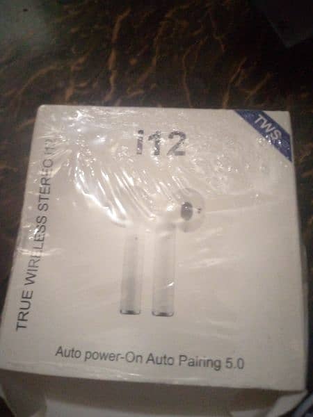 i12 bluetooth earphone 2