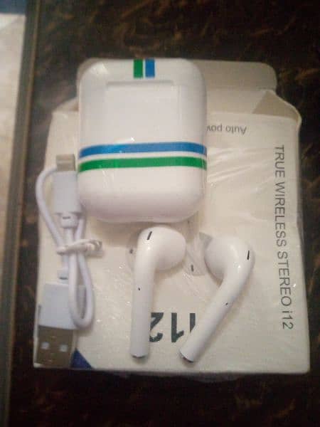 i12 bluetooth earphone 3