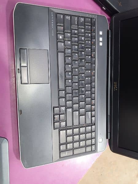 Dell E5530 2