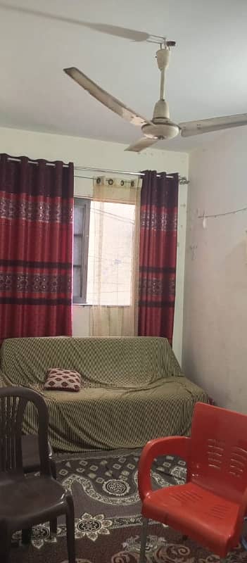 50 Sq. Yards Beautiful Flat 1st Floor Available For Sell 9