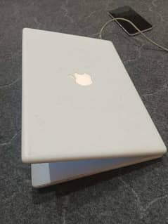 macbook apple 2gb,80gb