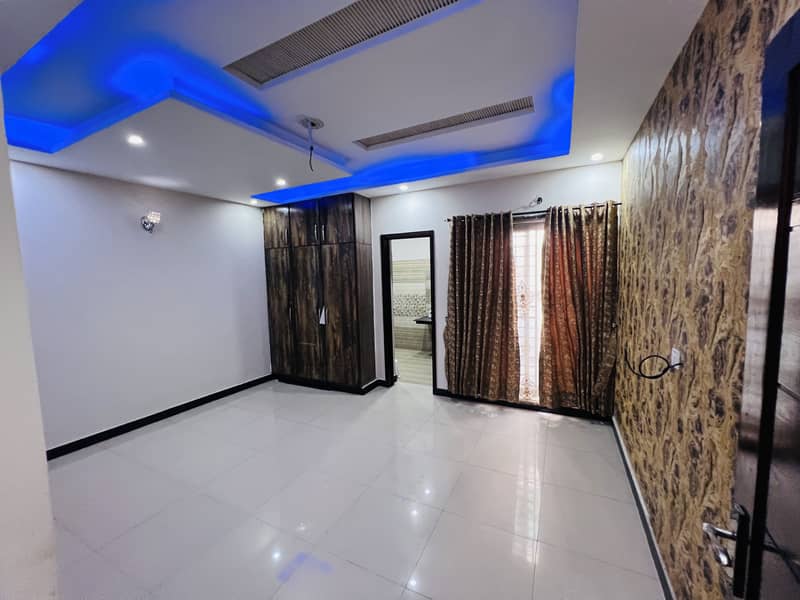5 Marla Beautiful House For Rent On main Boulevard Dha Near Adil Hospital 3