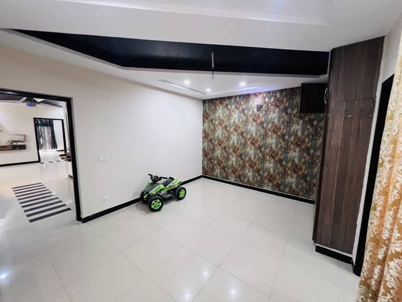 5 Marla Beautiful House For Rent On main Boulevard Dha Near Adil Hospital 13