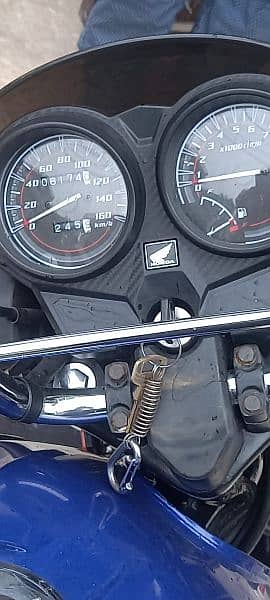 Honda CB 125F 4