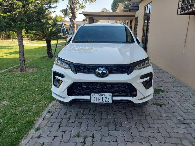 Toyota Fortuner GRS 2023 0