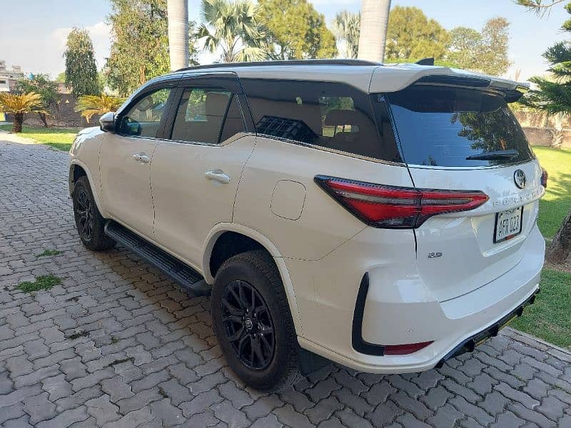 Toyota Fortuner GRS 2023 4