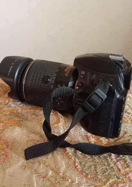 Model Nikon d3200 
Condition 10/10 
Orignal box available 0