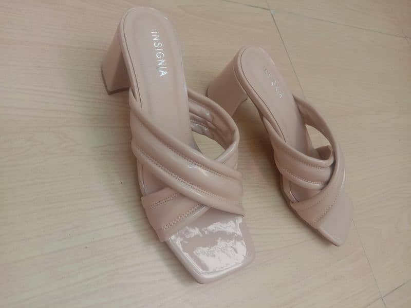 insignia new block heels 1