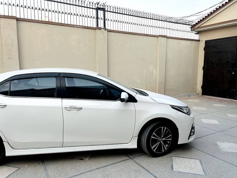 Toyota Corolla Altis 2017 3