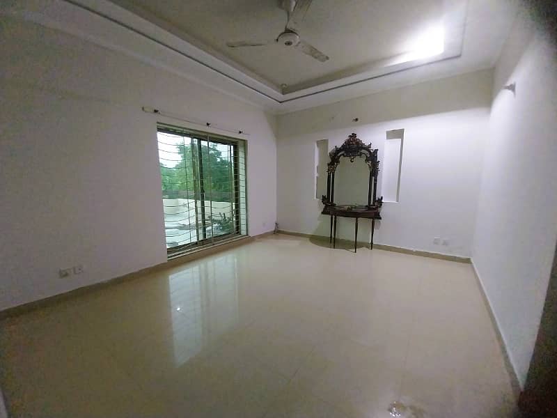 1 Kanal Upper Portion --- 3 Beds ---- Affordable Rent In DHA LHR 1