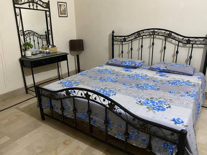 King Size Iron Bed With Dressing Table 0