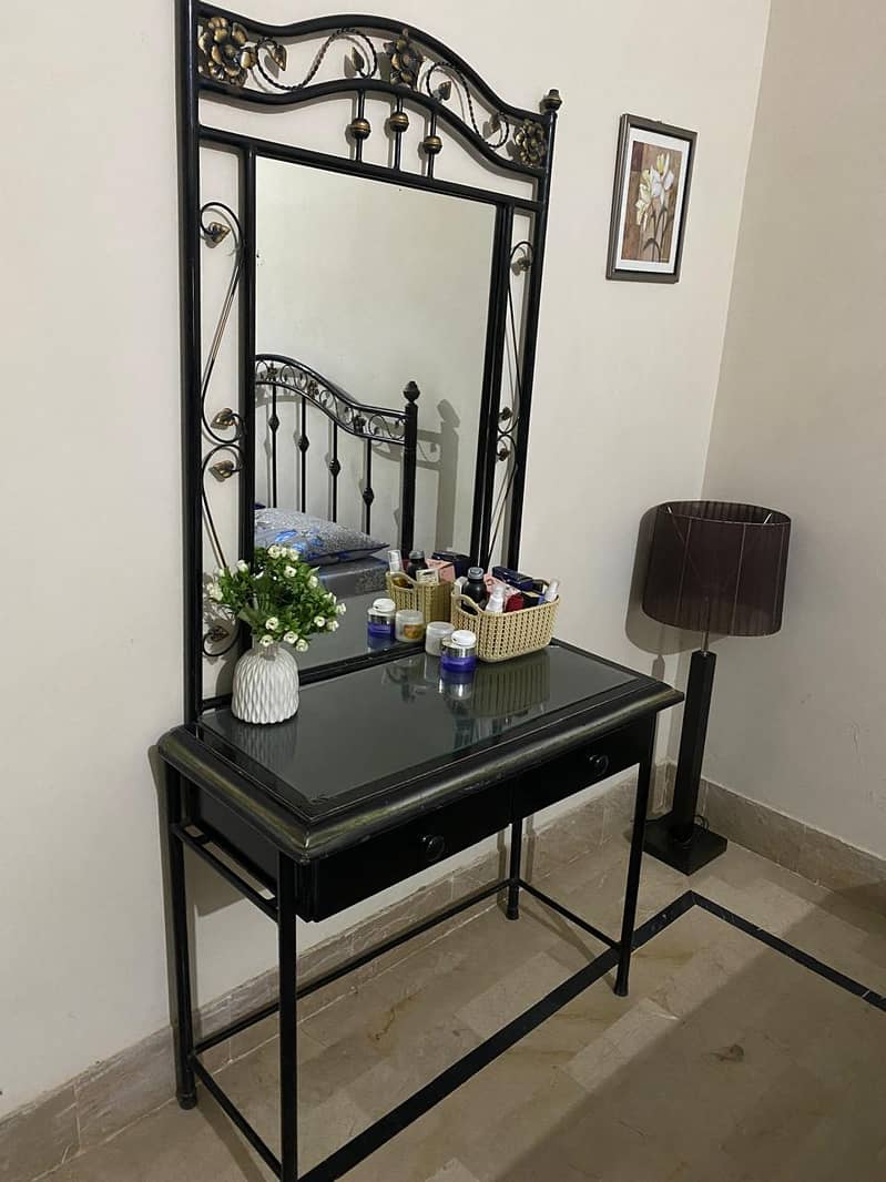 King Size Iron Bed With Dressing Table 1