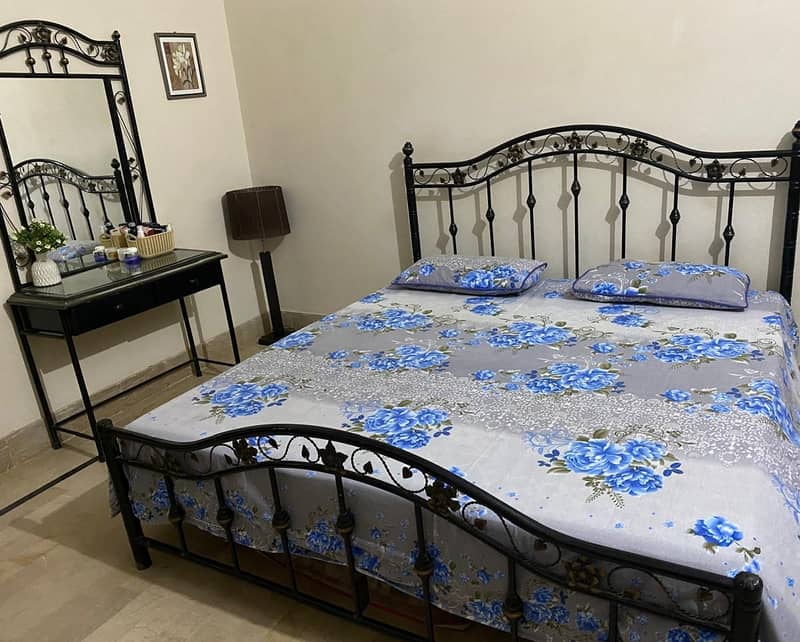 King Size Iron Bed With Dressing Table 2