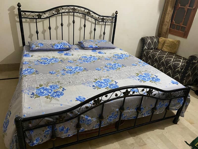 King Size Iron Bed With Dressing Table 4