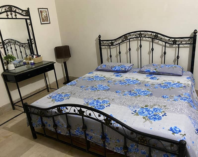 King Size Iron Bed With Dressing Table 5