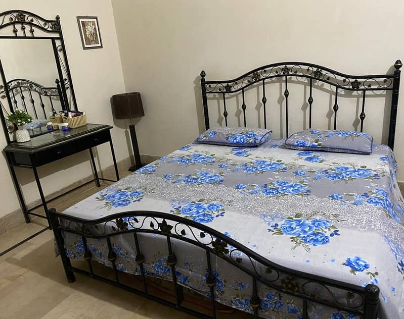 King Size Iron Bed With Dressing Table 6