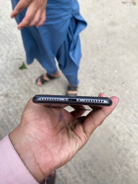 iPhone 8 Plus black colour 8