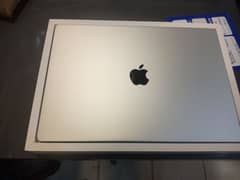 MACBOOK PRO 18 GB 512 GB SSD NEW CONDITION AND VIP PRICE