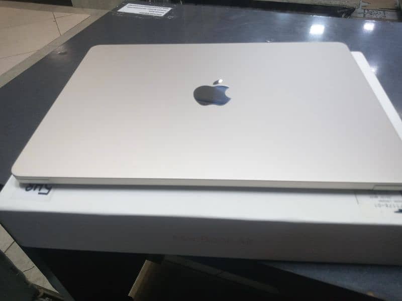 MACBOOK PRO 18 GB 512 GB SSD NEW CONDITION AND VIP PRICE 5