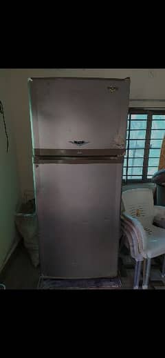 Dawlance full size fridge for sale. 
Location Khayaban e sarfraz