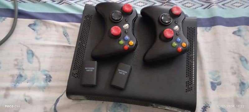 Xbox 360 jasper with two wireless controllers and battery set 0