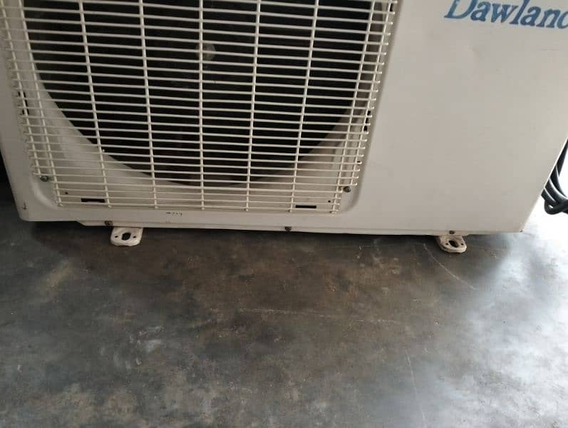 Dawlance 1.5 non inverter split ac genuine condition 2