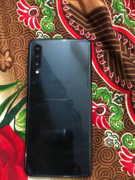 Samsung  a7 good  condition 2