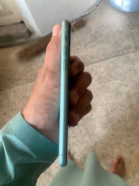 iphone 11  64gb  visim  77halit orgnl betre  all ok peshawar saddr 2