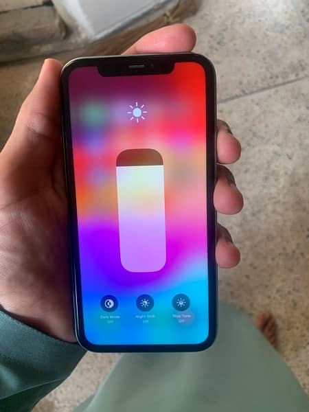 iphone 11  64gb  visim  77halit orgnl betre  all ok peshawar saddr 5