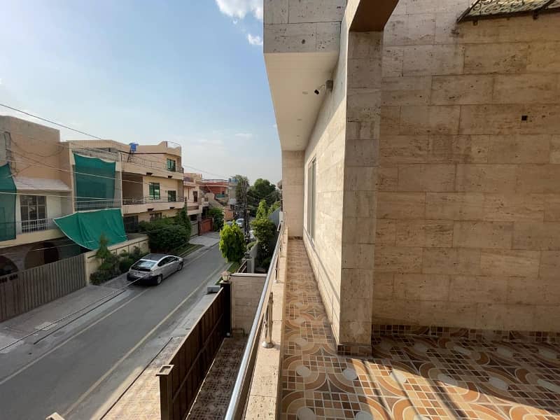10 Marla Brand New House Near Karim Market Is Available For Sale 25