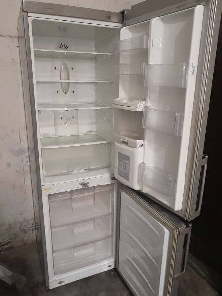 LG Household Refrigerator-Freezer 4