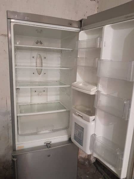 LG Household Refrigerator-Freezer 6