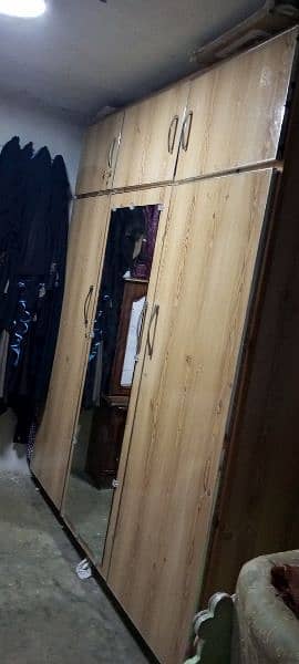 3 door wardrobe for urgent sale 1