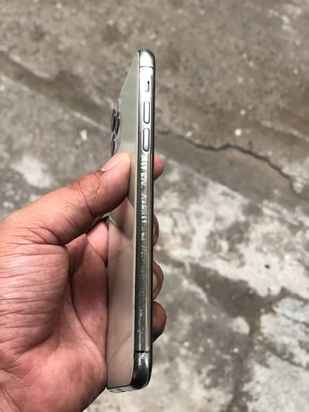 Iphone 11 pro max 256GB PTA 1